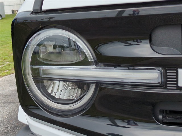 2025 Ford Bronco Outer Banks photo 9
