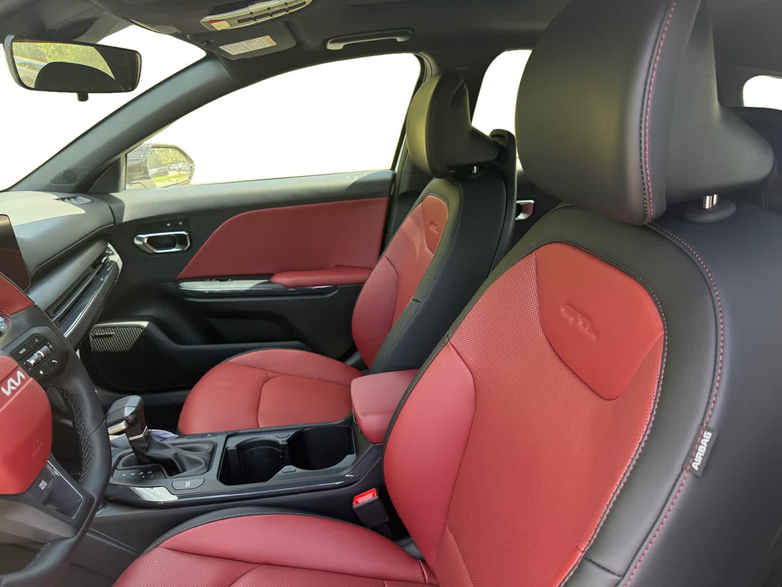 2025 Kia K4 GT-Line photo 9