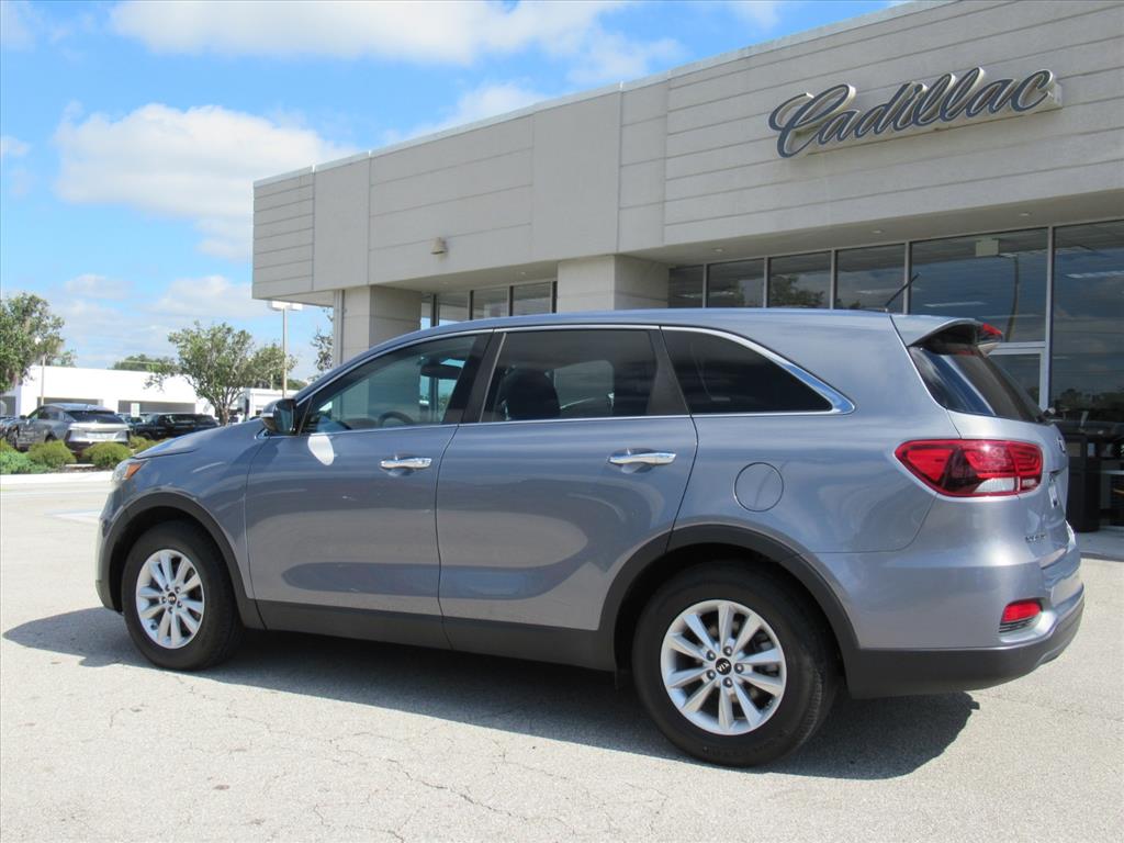 2020 Kia Sorento LX photo 2