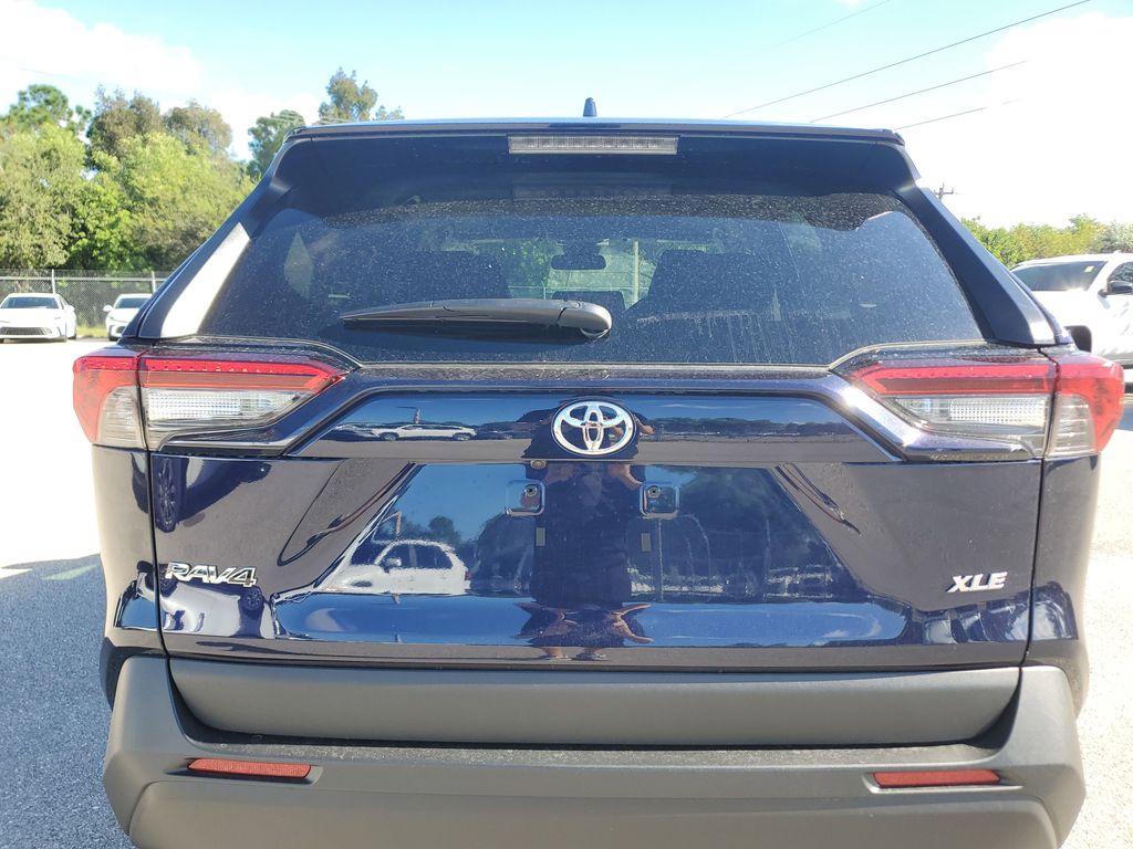 2025 Toyota RAV4 XLE photo 12