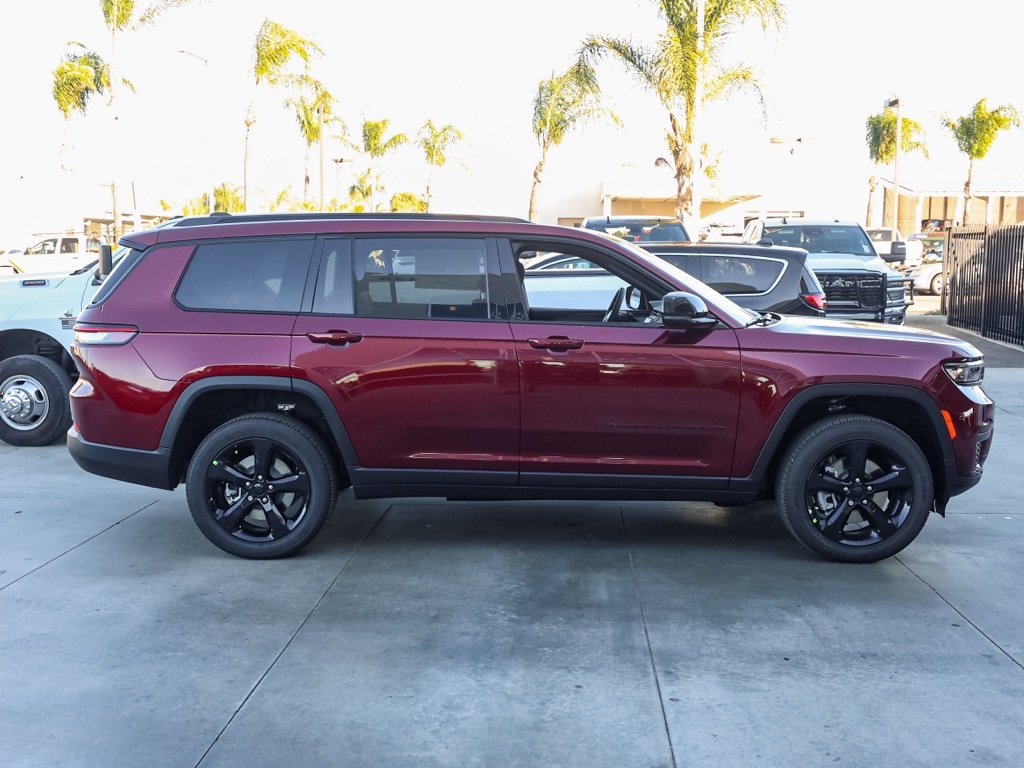 New 2025 Velvet Red Pearl-Coat Exterior Paint Jeep Altitude X image 2