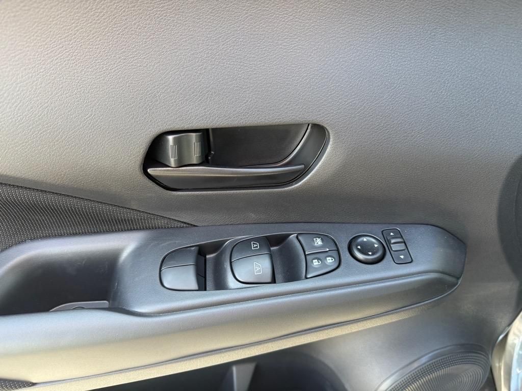 2025 Nissan Kicks Play S photo 13