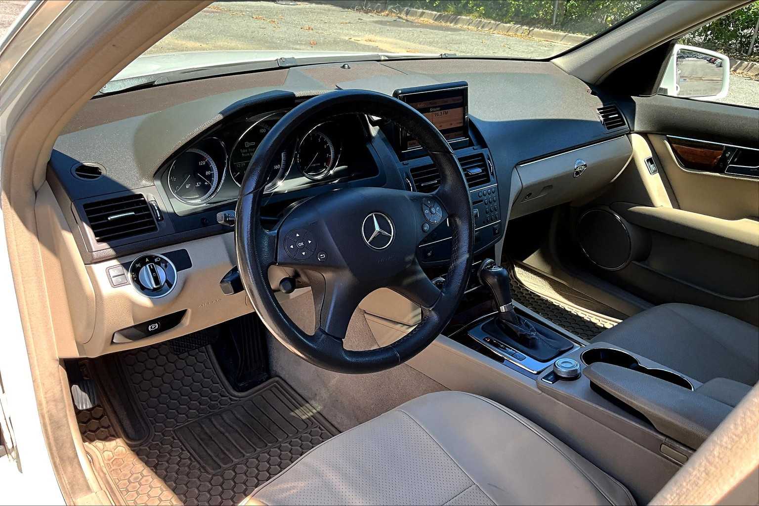 2011 Mercedes Benz C 300 Sport photo 15