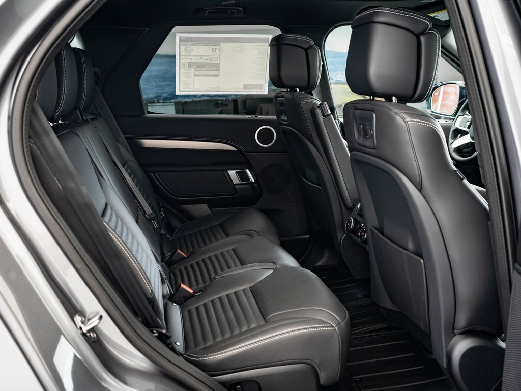 2025 Land Rover Discovery SE photo 28