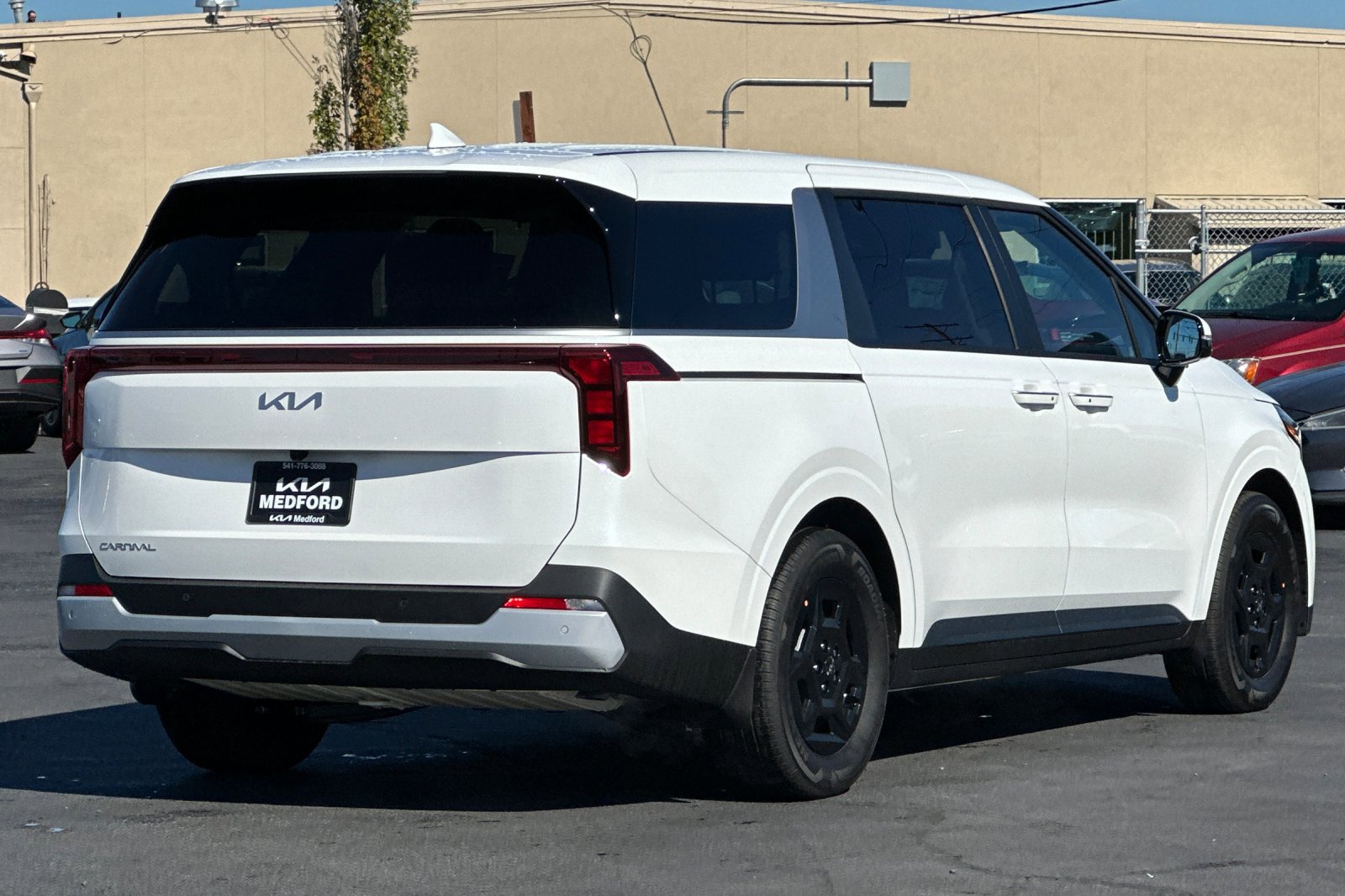 2026 Kia Carnival LX photo 4