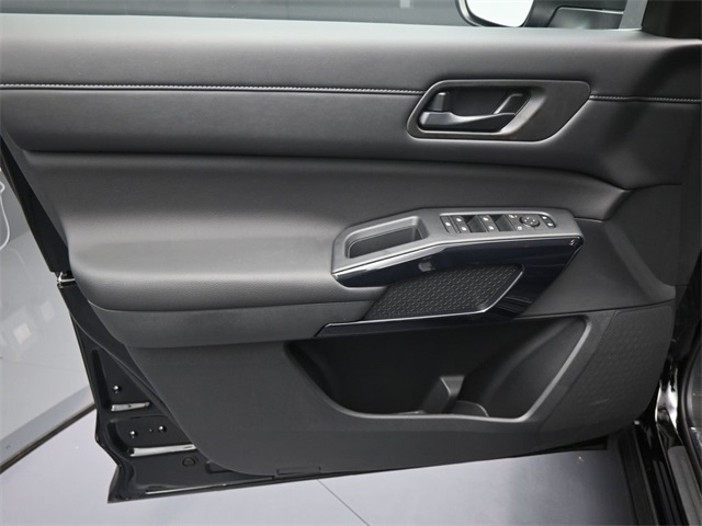 2025 Nissan Pathfinder SV photo 3