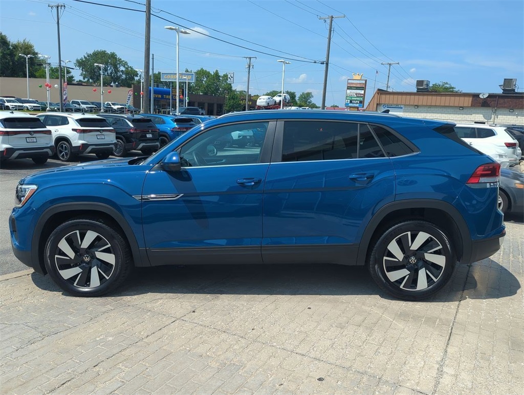 2025 Volkswagen Atlas Cross Sport SEL R-Line photo 5