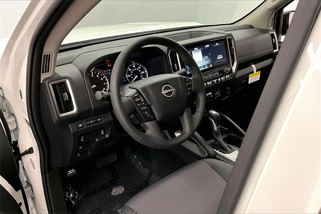 2025 Nissan Frontier SV photo 6