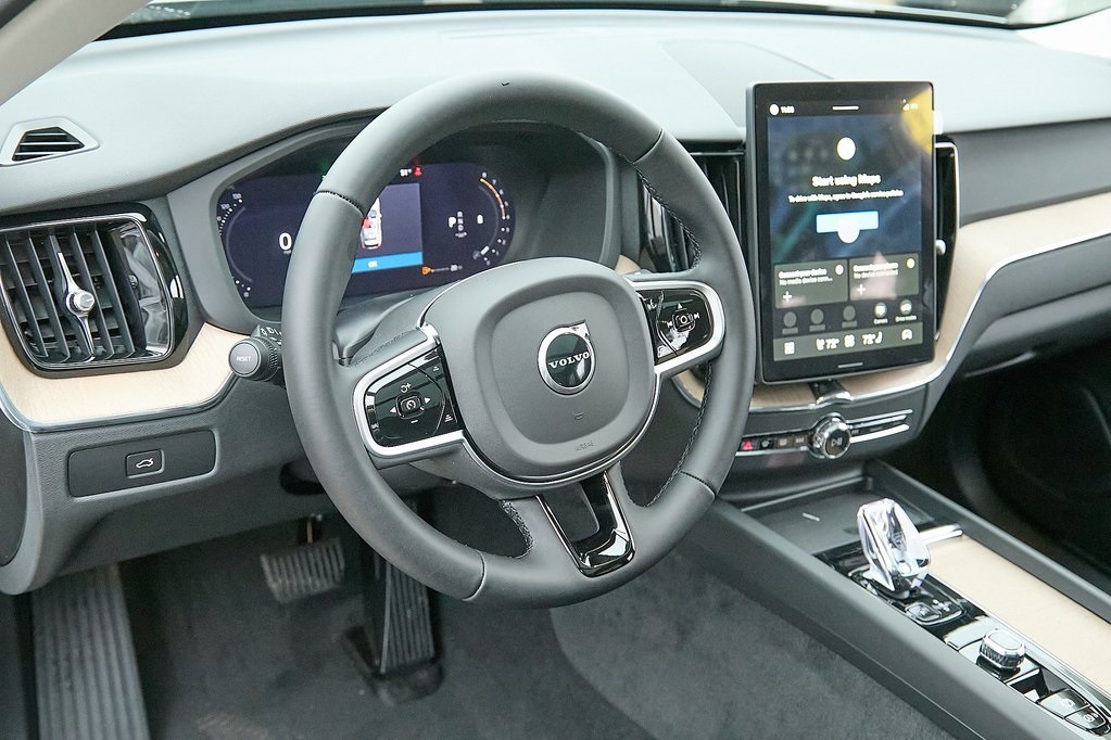 2026 VOLVO XC60 - Image 11