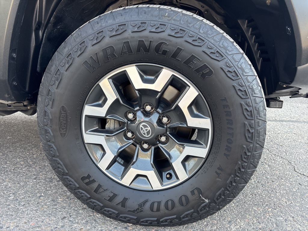 2023 Toyota Tacoma TRD Off-Road photo 3