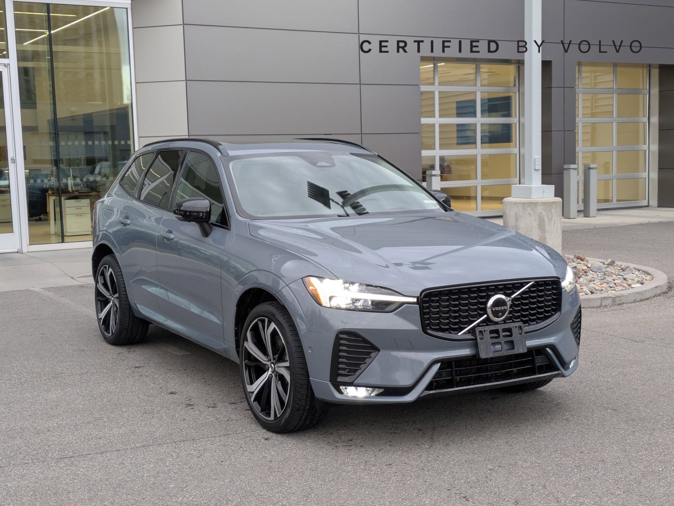 2023 Volvo XC60 Ultimate's photo