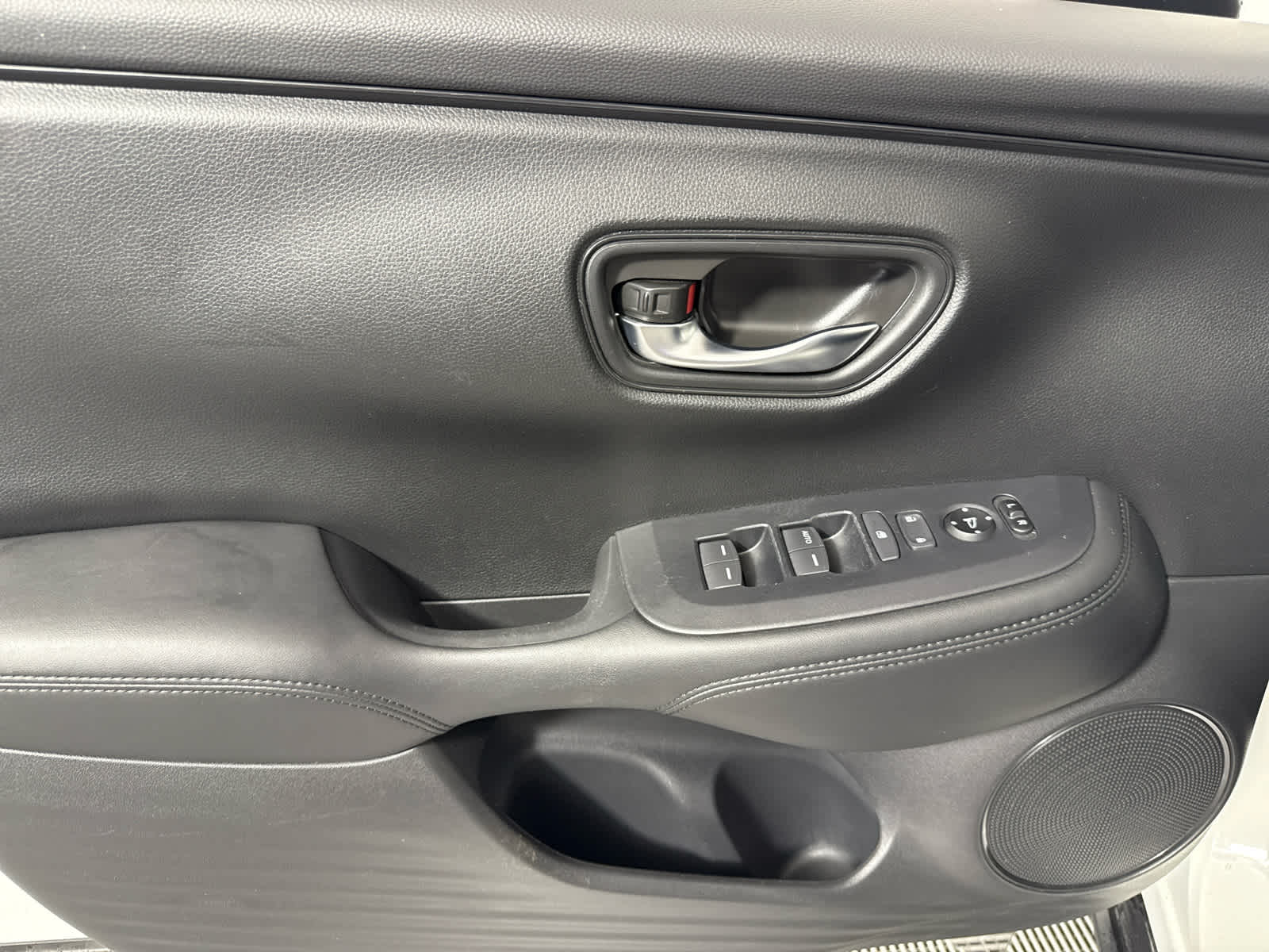 2025 Honda HR-V LX photo 16