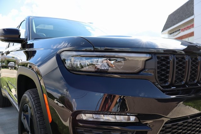 2025 Jeep Grand Cherokee Limited photo 3