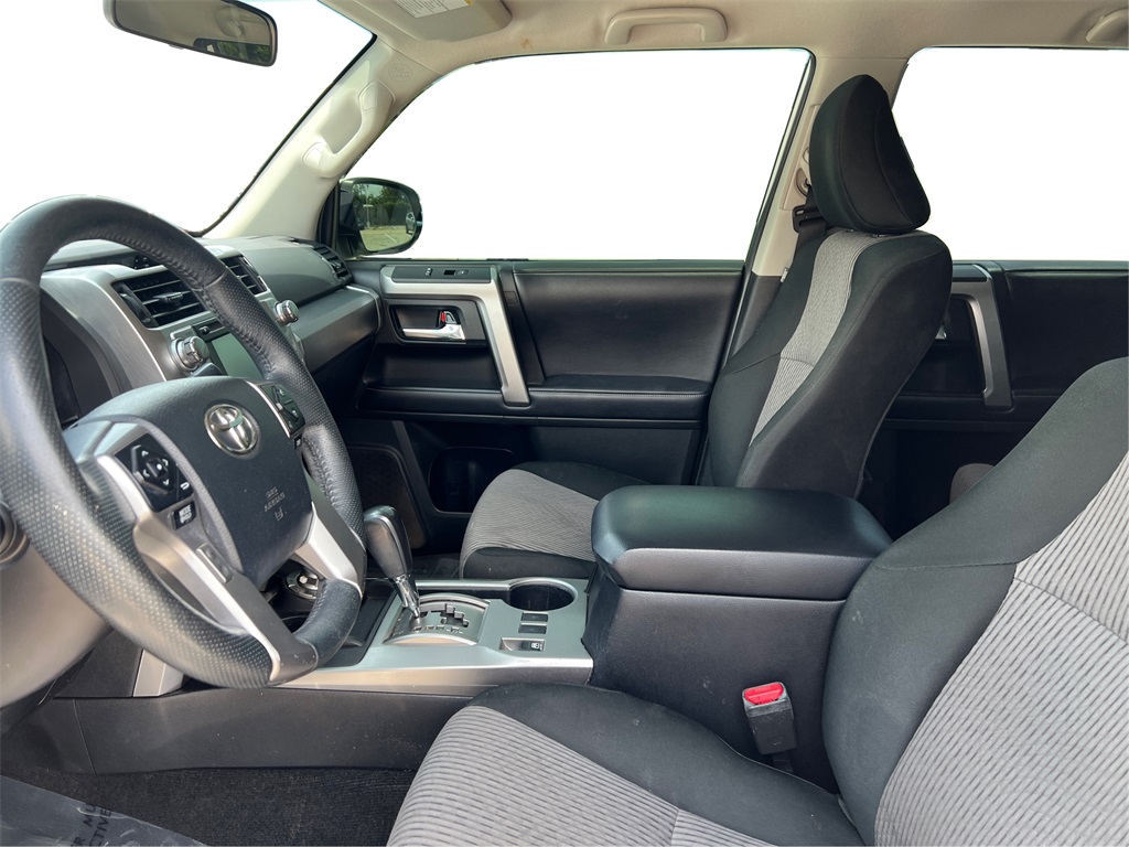 2019 Toyota 4Runner SR5 photo 9
