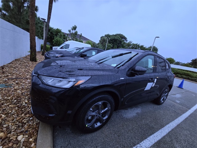 2025 Ford Escape ST-Line photo 4