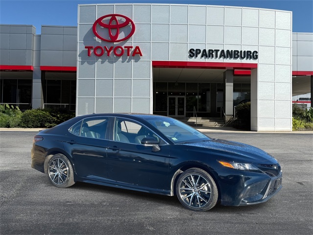 2024 Toyota Camry SE's photo