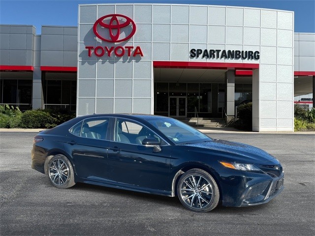 2024 Toyota Camry SE's photo