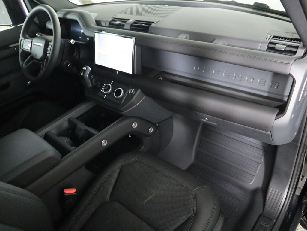 2025 Land Rover Defender 110 S photo 17