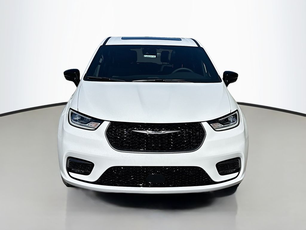 2026 Chrysler Pacifica photo 2