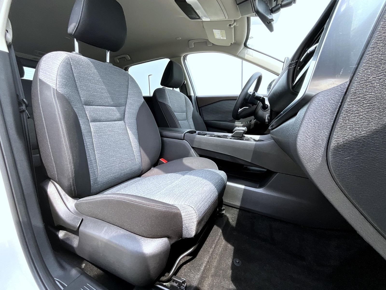 2022 Nissan Rogue SV photo 16