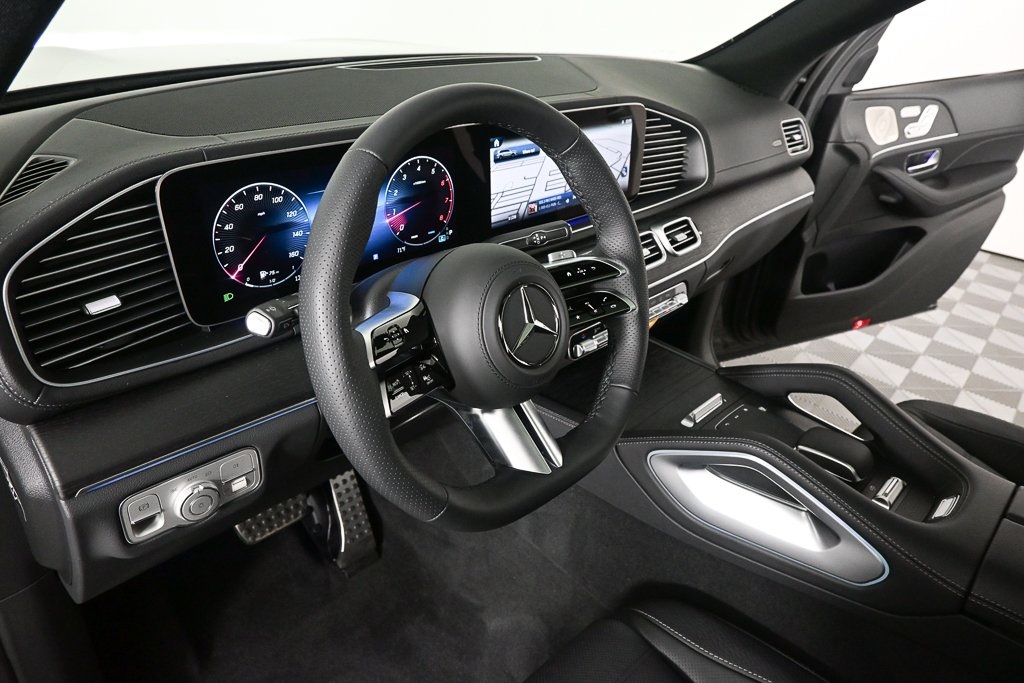 2026 Mercedes Benz GLS 450 4MATIC photo 4