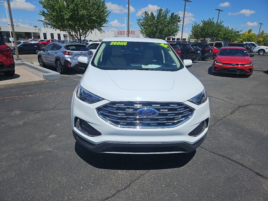 2022 Ford Edge SEL photo 2
