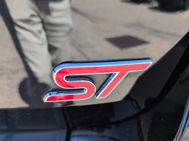 2022 Ford Explorer ST photo 16