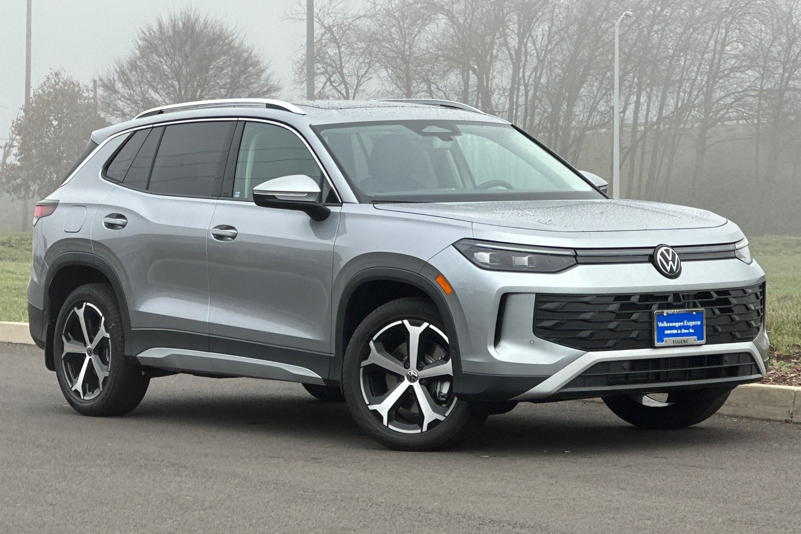 2026 Volkswagen Tiguan SE's photo