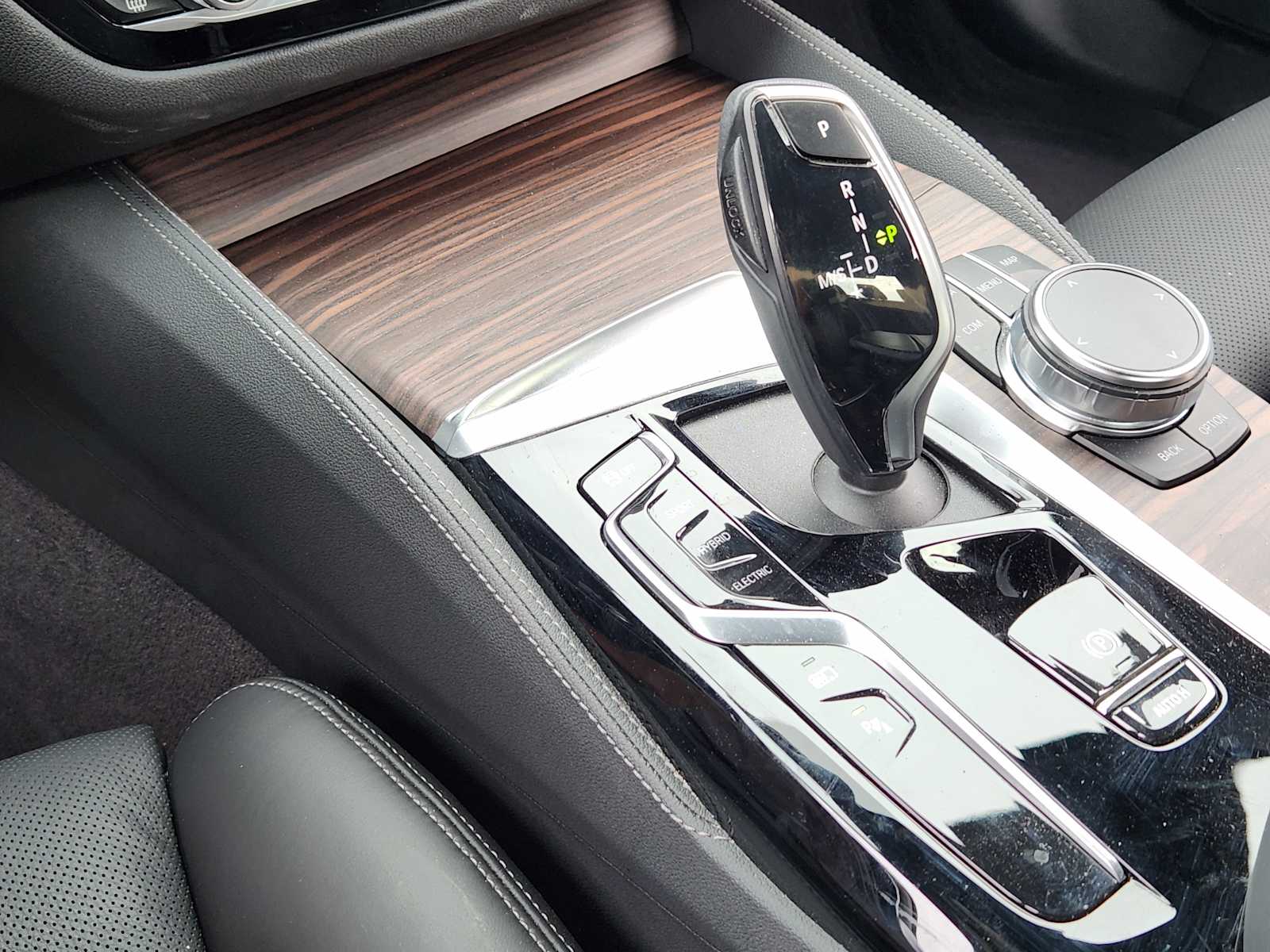 Certified Used 2023 Alpine White BMW 530e xDrive image 17