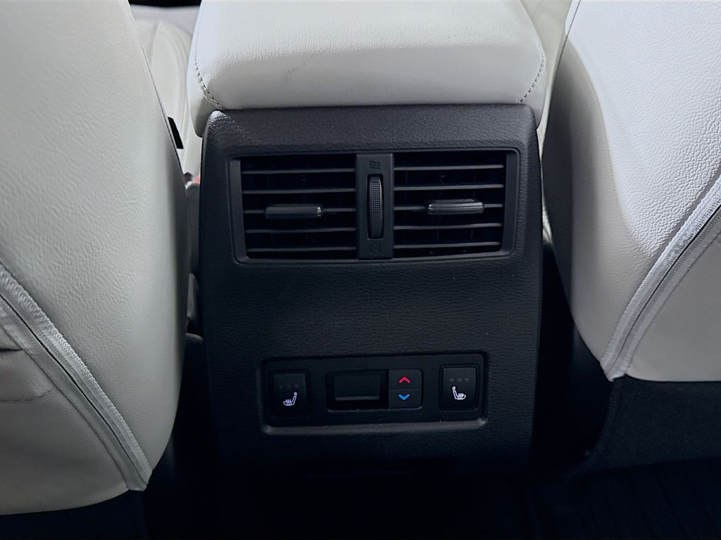 2024 Mitsubishi Outlander SEL photo 22