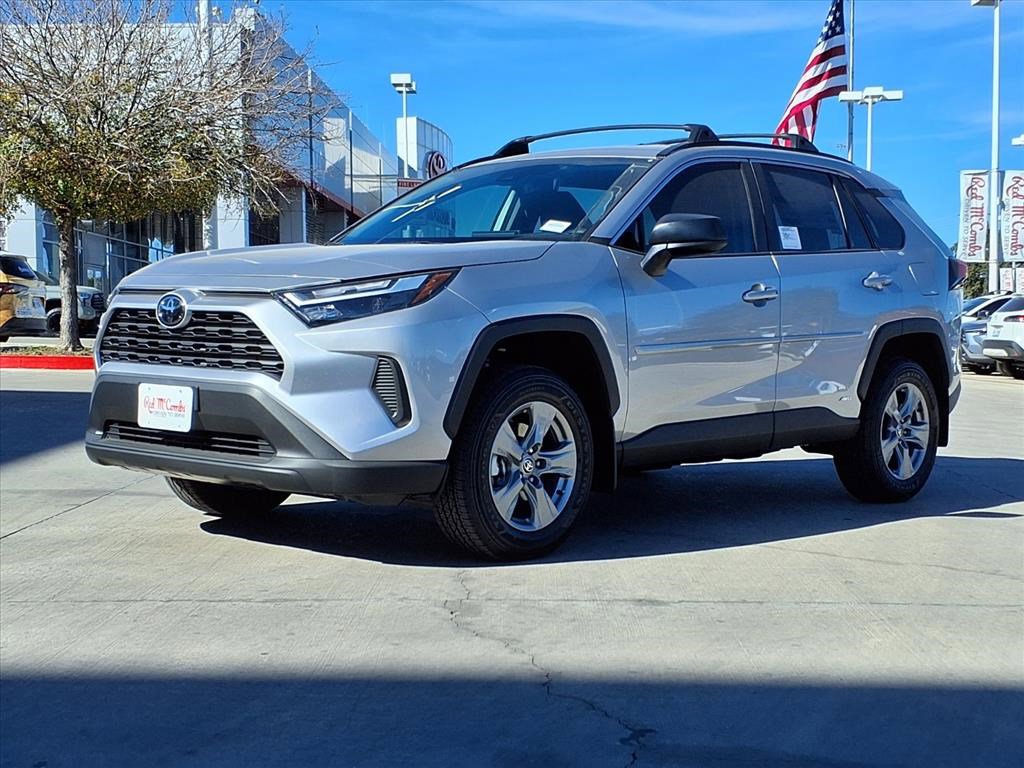 2025 Toyota RAV4 LE's photo