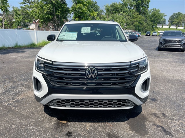2025 Volkswagen Atlas Peak Edition SE Technology photo 14