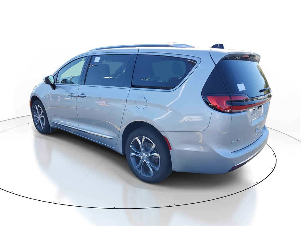 2026 Chrysler Pacifica Pinnacle photo 3