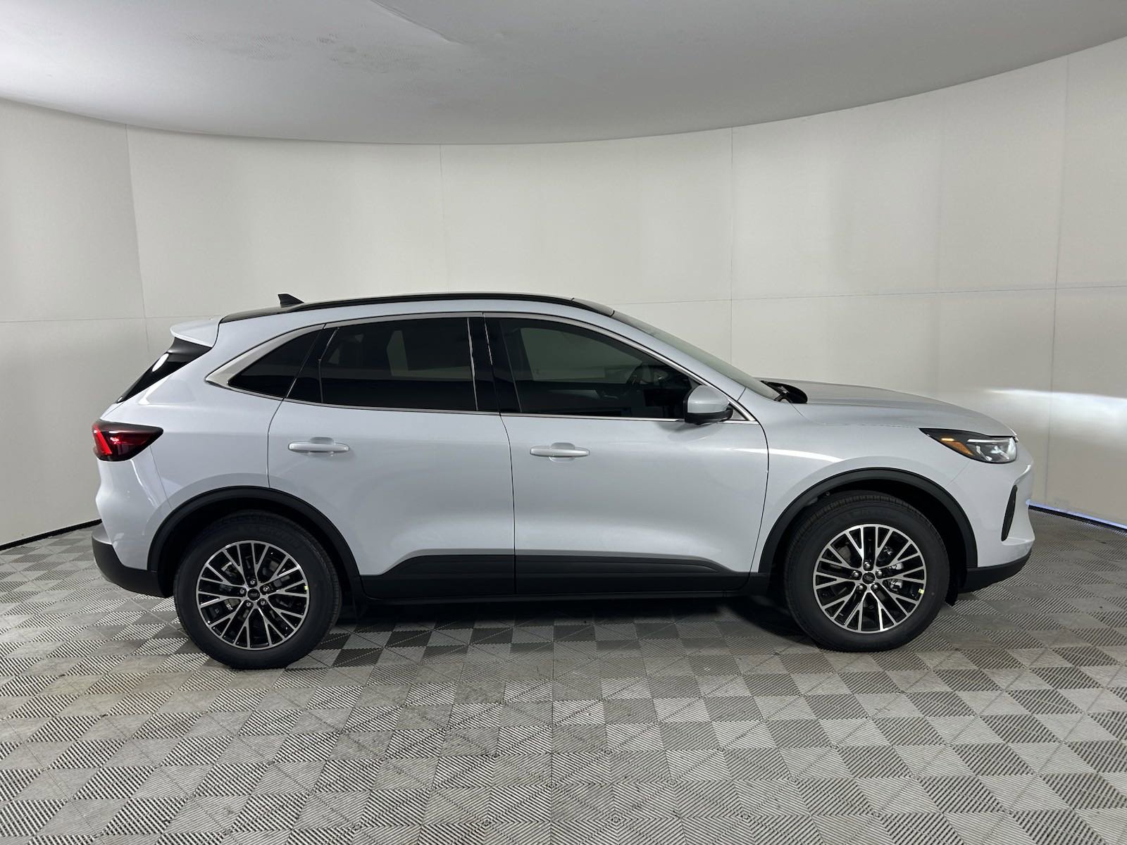 2025 Ford Escape photo 9
