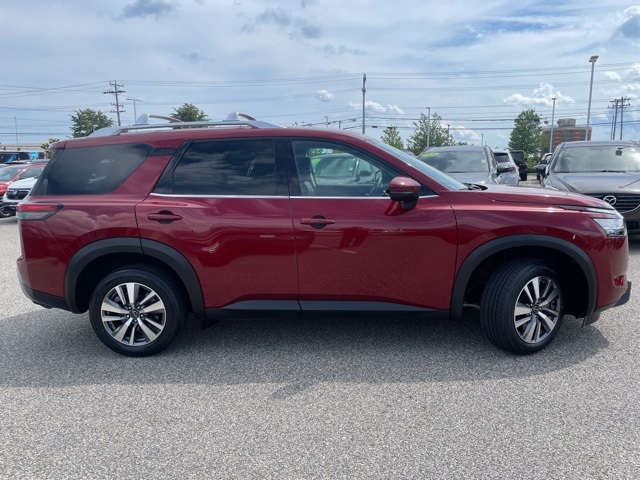 2023 Nissan Pathfinder SL photo 4