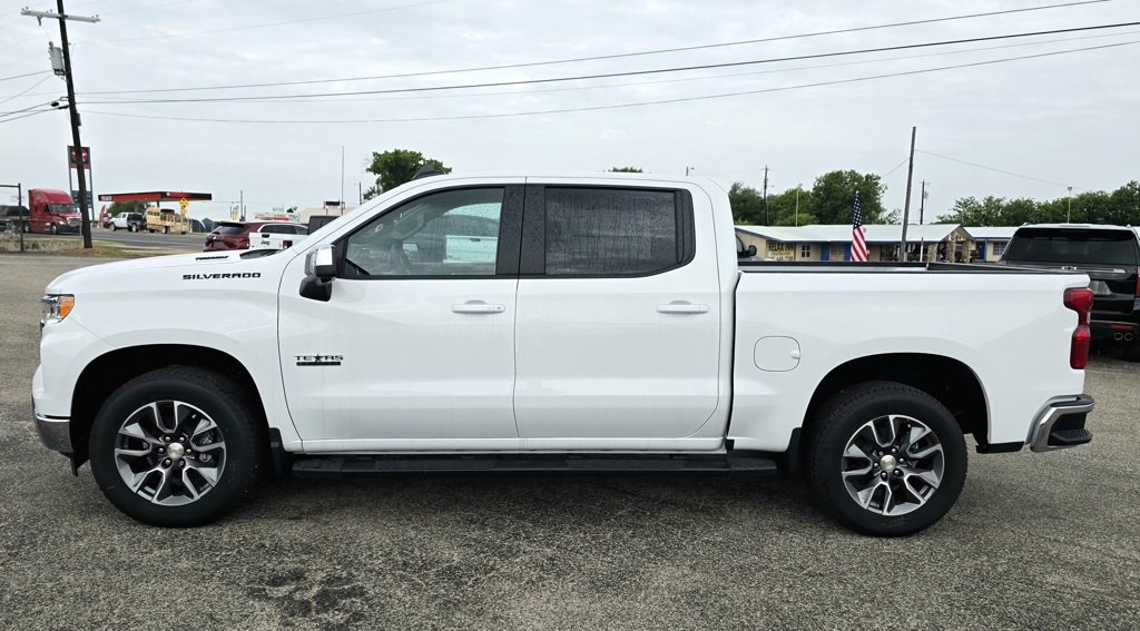 2025 Chevrolet Silverado 1500 Custom photo 2