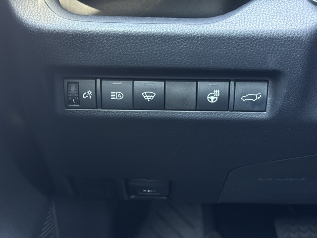 2020 Toyota RAV4 XLE Premium photo 14