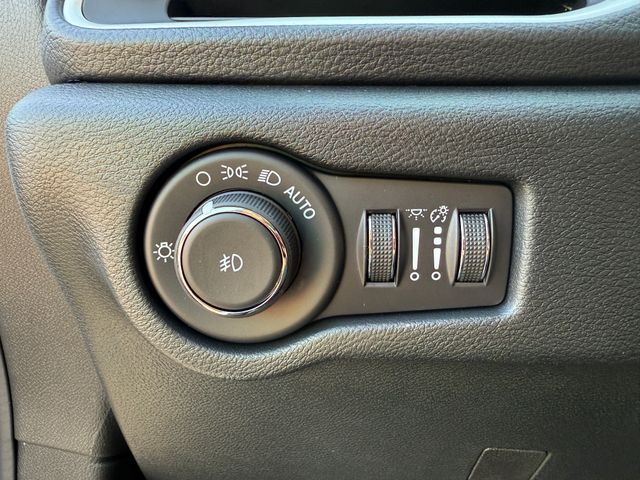 2026 Chrysler Pacifica photo 15