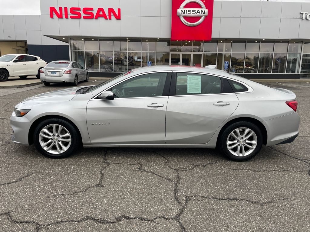 Used 2018 Chevrolet Malibu 1LT with VIN 1G1ZD5ST4JF141516 for sale in Torrington, CT