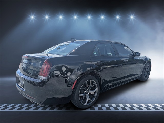 2023 Chrysler 300 Touring L photo 3