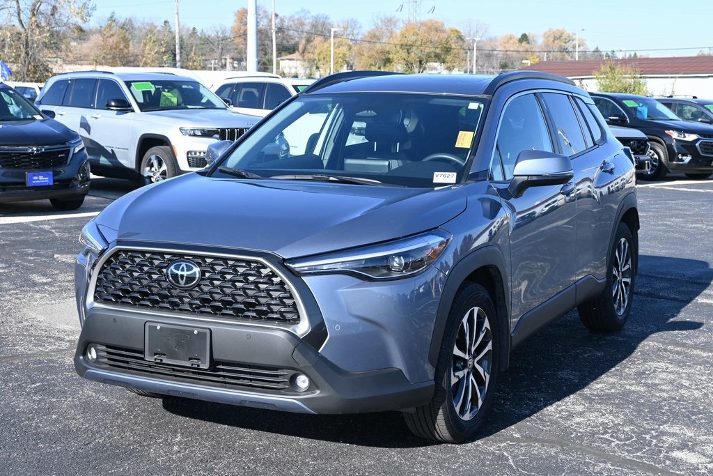 2024 Toyota Corolla Cross XLE photo 3