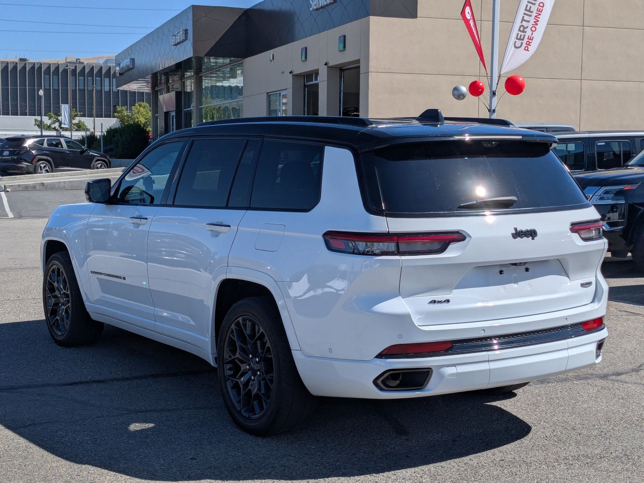 2023 Jeep Grand Cherokee L Summit Reserve photo 5