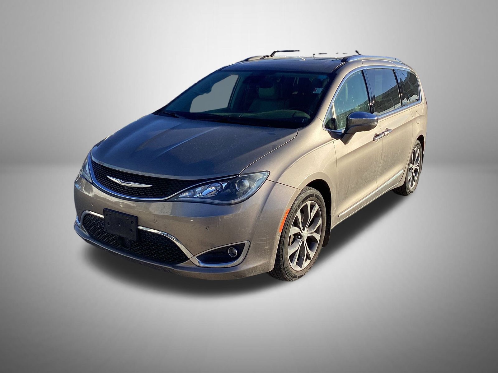 2018 Chrysler Pacifica Limited's photo