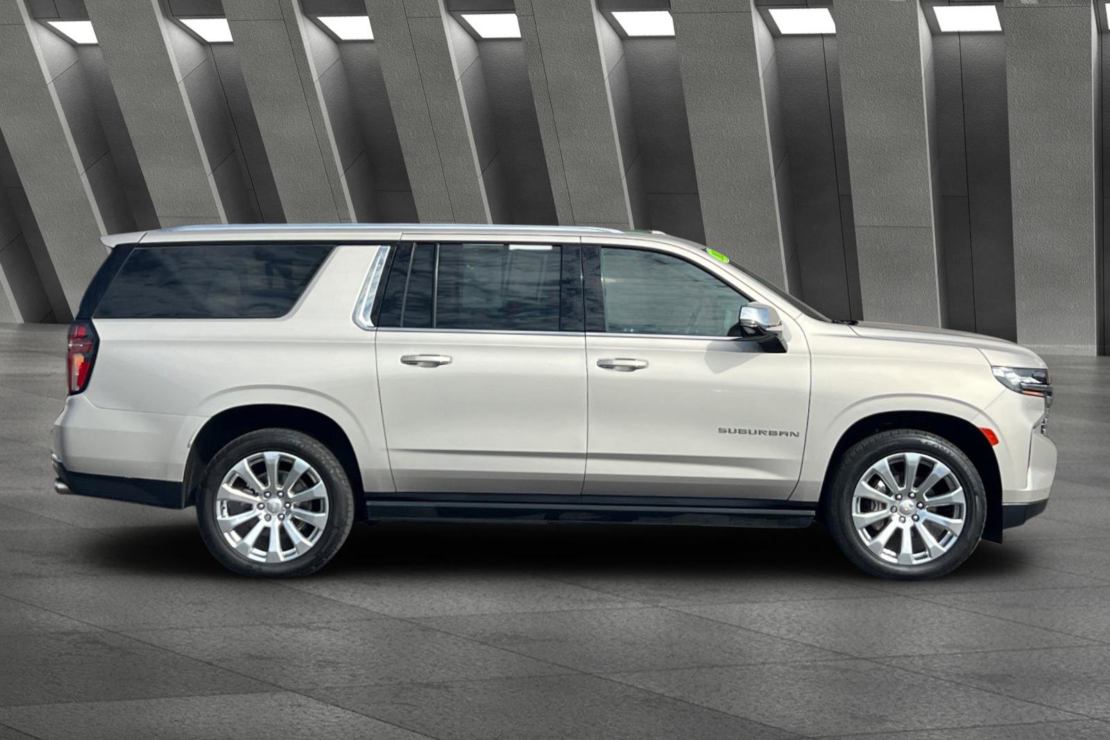 2021 Chevrolet Suburban Premier photo 2