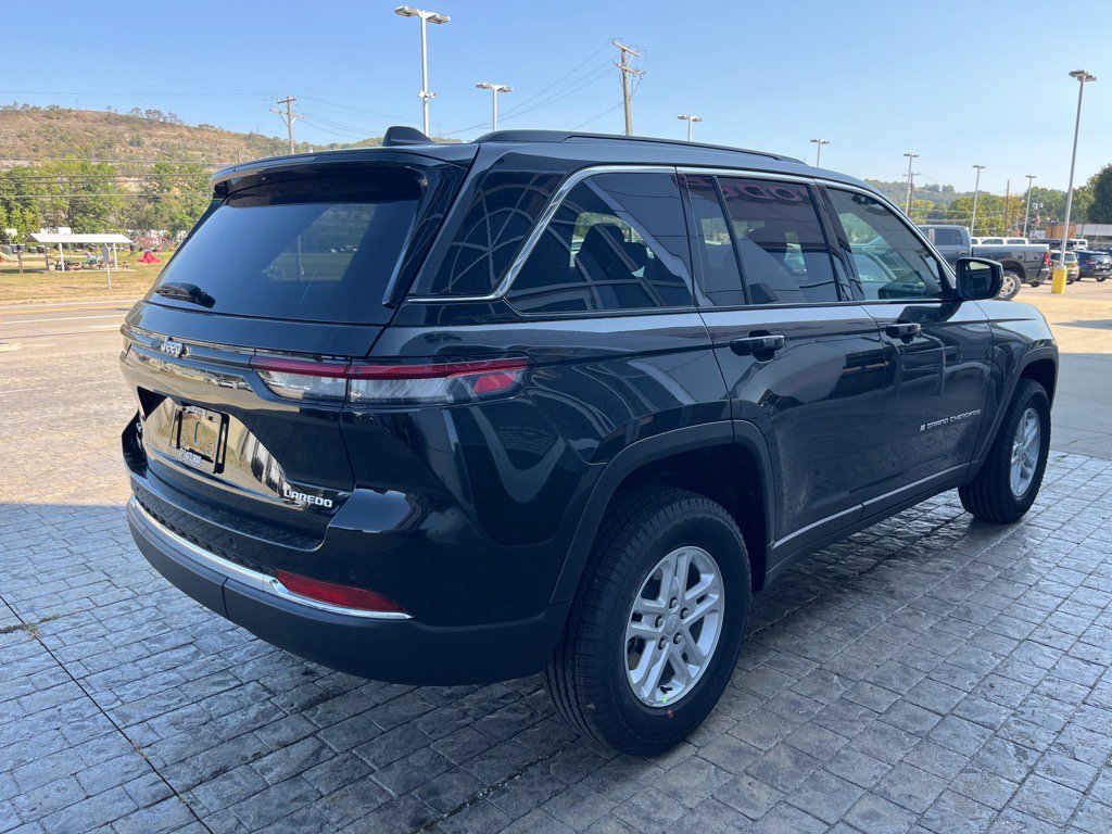 2025 Jeep Grand Cherokee Laredo Altitude photo 6