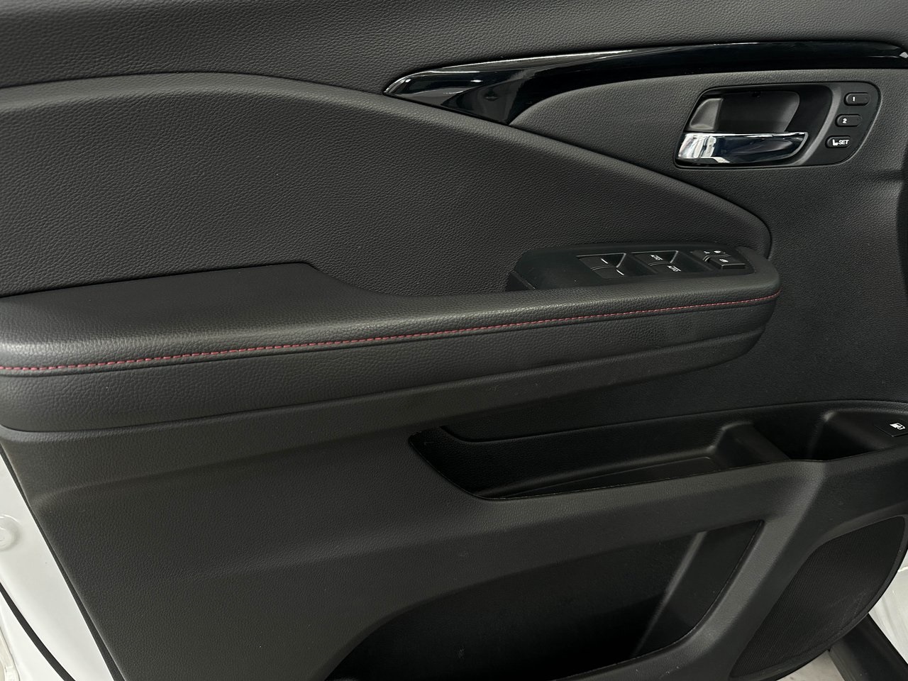 2023 Honda Ridgeline Black Edition photo 22