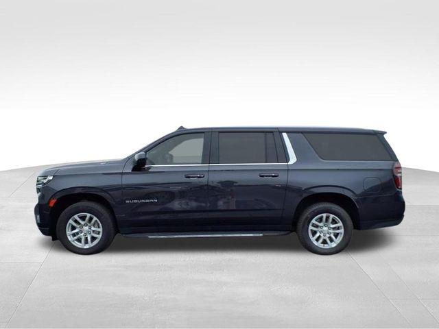 2023 Chevrolet Suburban LT photo 2