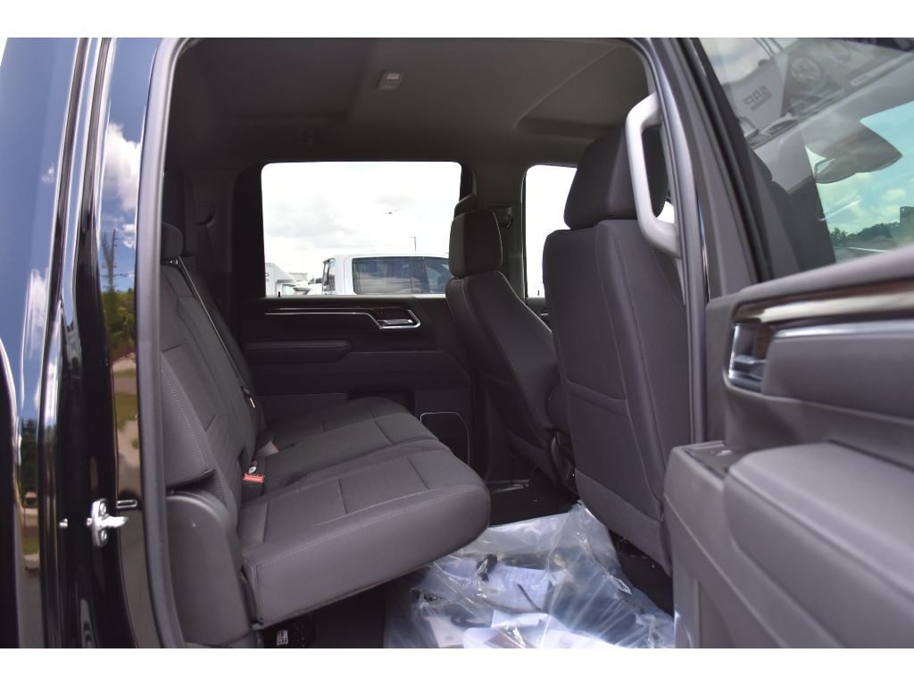 2025 Chevrolet Silverado 2500HD LT photo 17