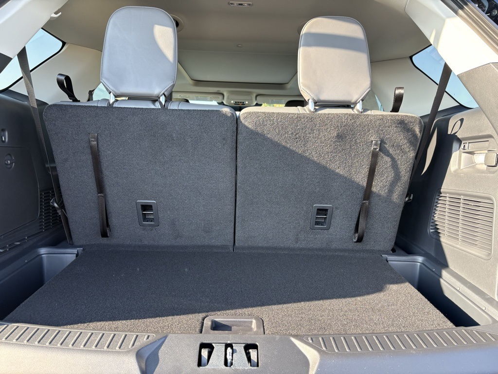 2025 Ford Explorer photo 33