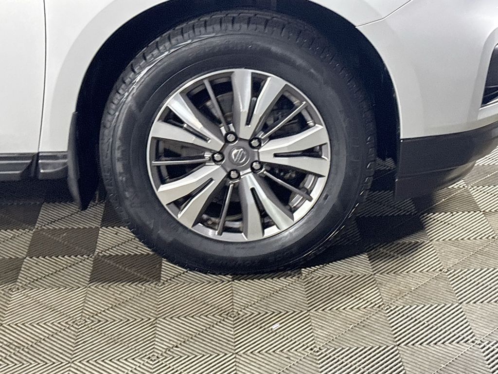 2019 Nissan Pathfinder S photo 22